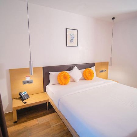 Hotel Sv Chrome Abudża Zewnętrze zdjęcie