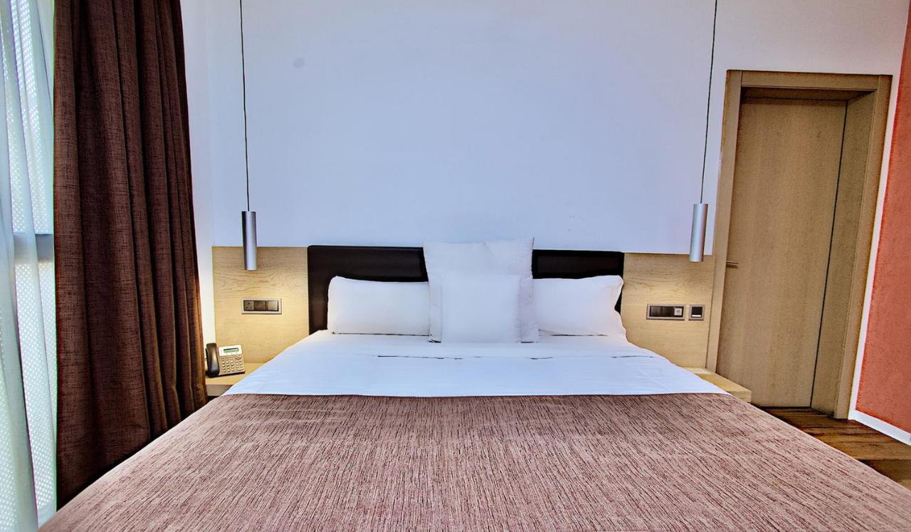 Hotel Sv Chrome Abudża Zewnętrze zdjęcie