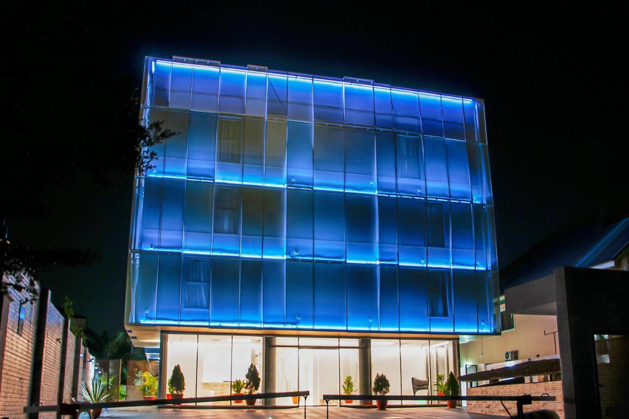 Hotel Sv Chrome Abudża Zewnętrze zdjęcie