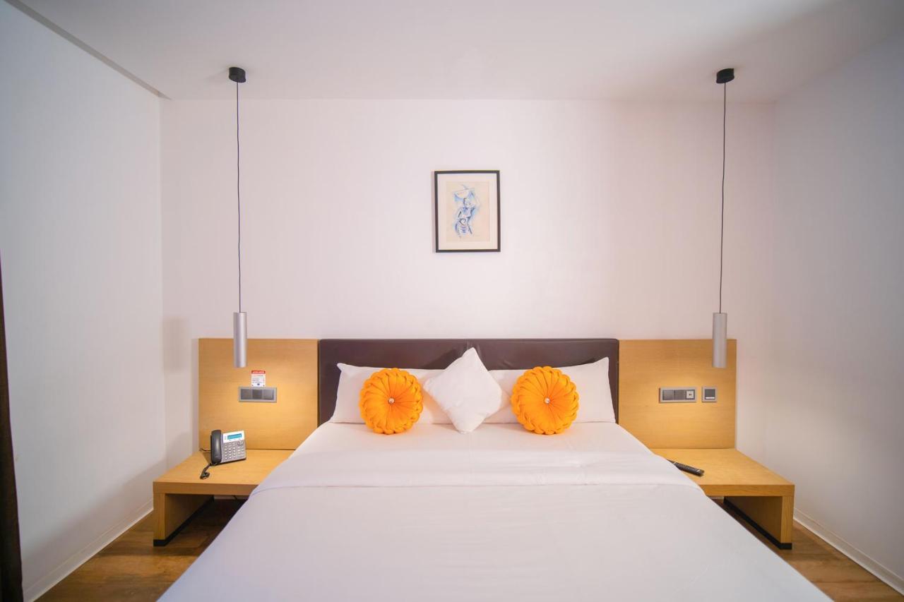 Hotel Sv Chrome Abudża Zewnętrze zdjęcie