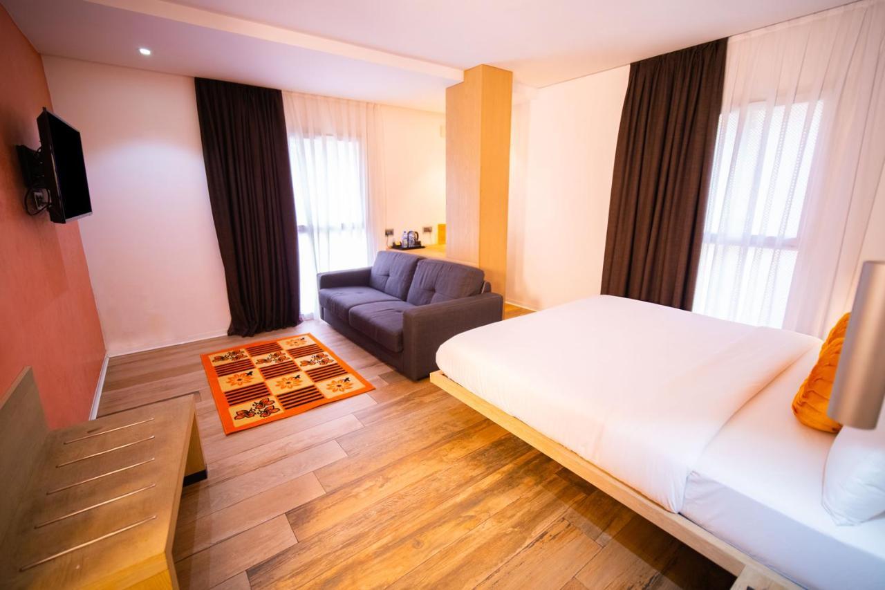 Hotel Sv Chrome Abudża Zewnętrze zdjęcie