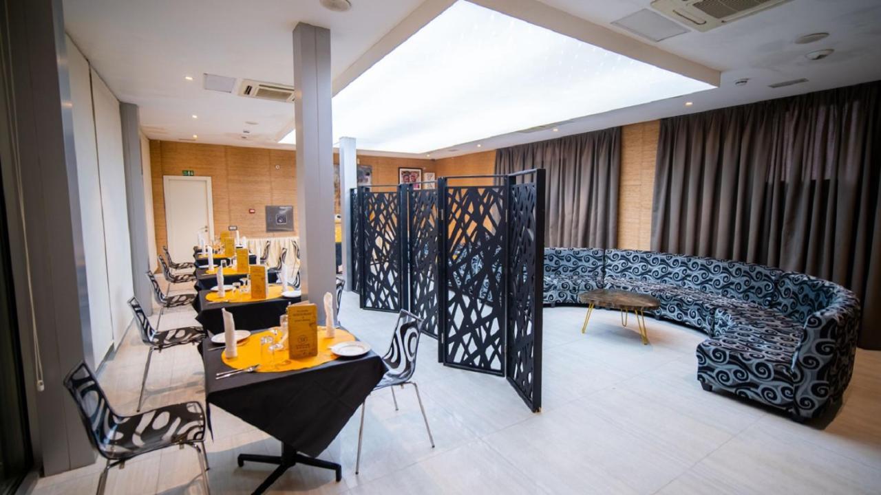 Hotel Sv Chrome Abudża Zewnętrze zdjęcie