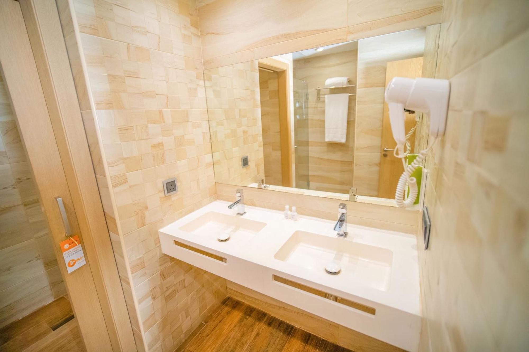 Hotel Sv Chrome Abudża Zewnętrze zdjęcie