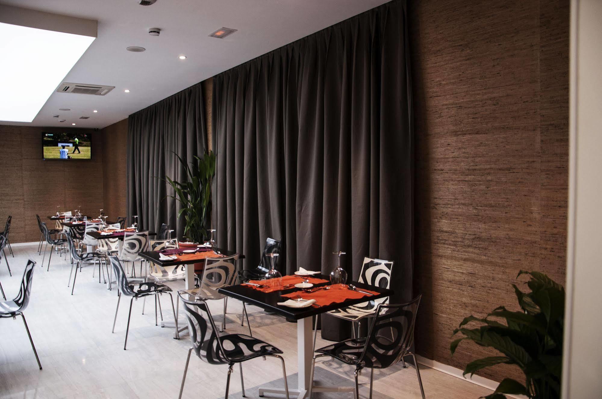Hotel Sv Chrome Abudża Zewnętrze zdjęcie