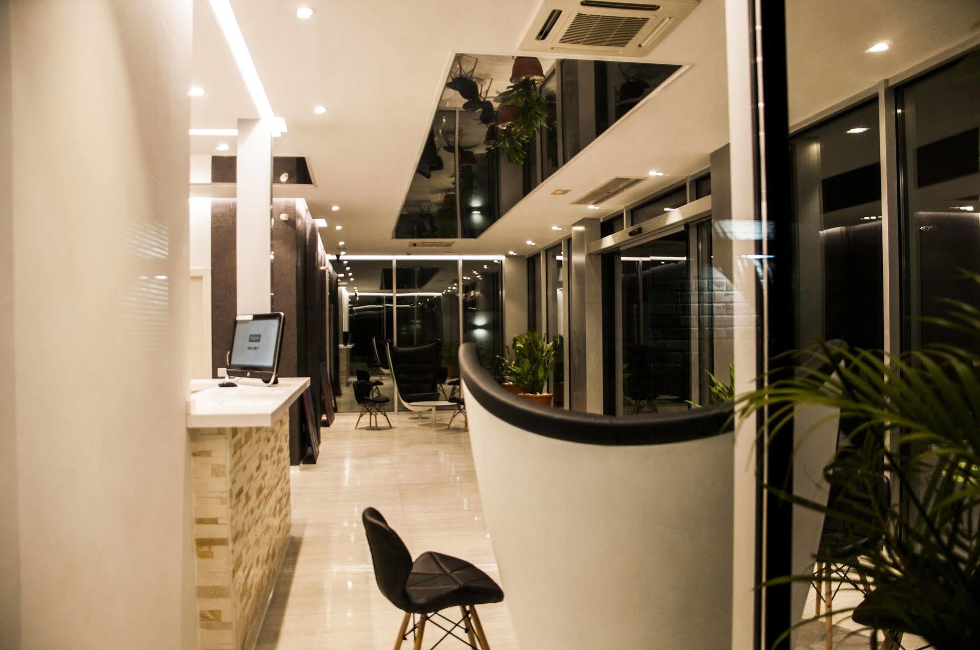 Hotel Sv Chrome Abudża Zewnętrze zdjęcie