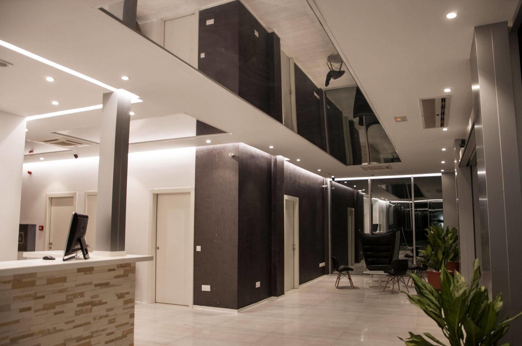 Hotel Sv Chrome Abudża Zewnętrze zdjęcie