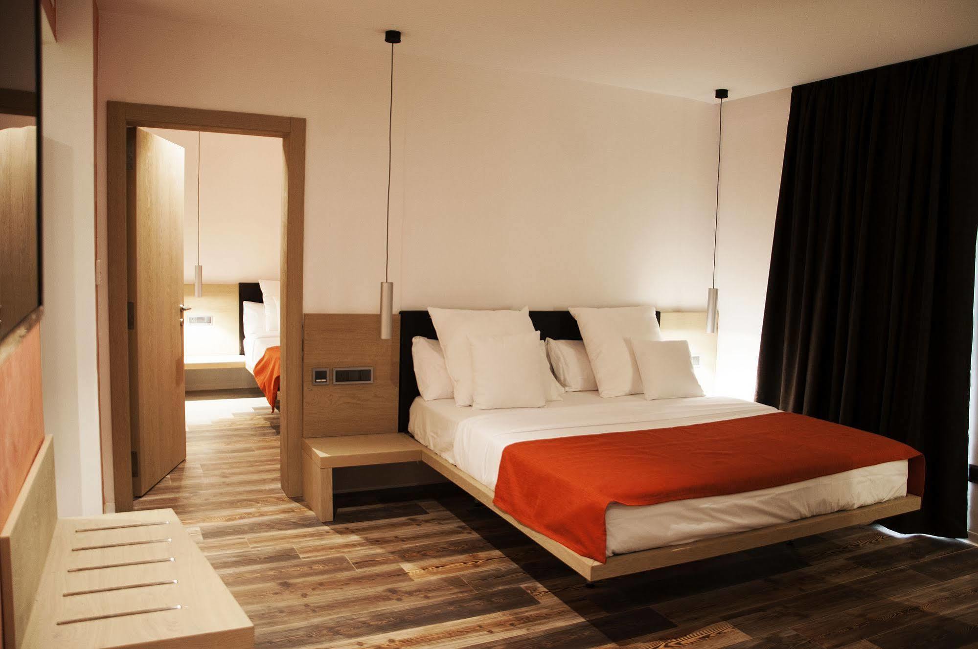 Hotel Sv Chrome Abudża Zewnętrze zdjęcie